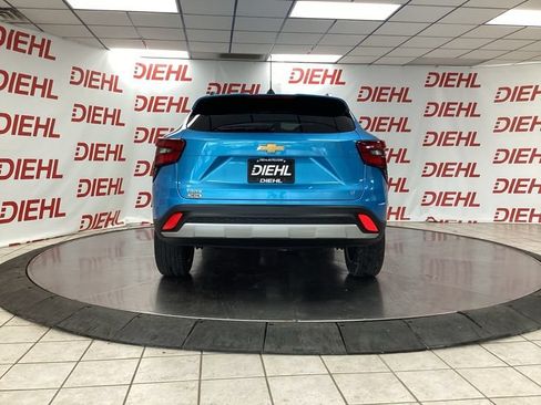 Used 2025 Chevrolet Trax LT w/ LT Convenience Package FWD image 6