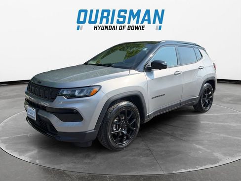 Used 2022 Jeep Compass Latitude w/ Convenience Group FWD image 2