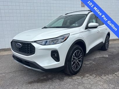 New 2025 Ford Escape SE w/ Class II Trailer Tow Package