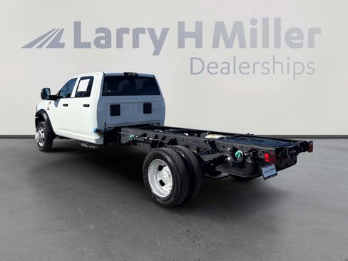 Used 2024 RAM 5500 Tradesman w/ Chrome Appearance Group image 3