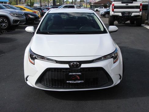 Used 2022 Toyota Corolla LE image 3