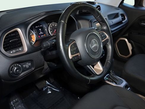 Used 2017 Jeep Renegade Latitude image 18