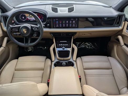 Used 2025 Porsche Cayenne AWD/4WD image 16