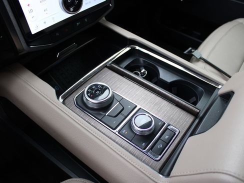 Used 2024 Ford Expedition Limited image 30