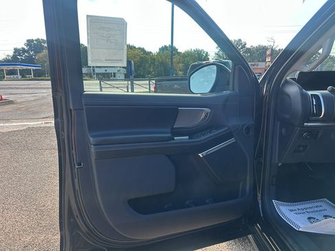 New 2025 Ford Expedition Platinum w/ Driver's Package image 22