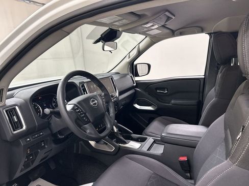 Used 2025 Nissan Frontier SV w/ SV Convenience Package image 18