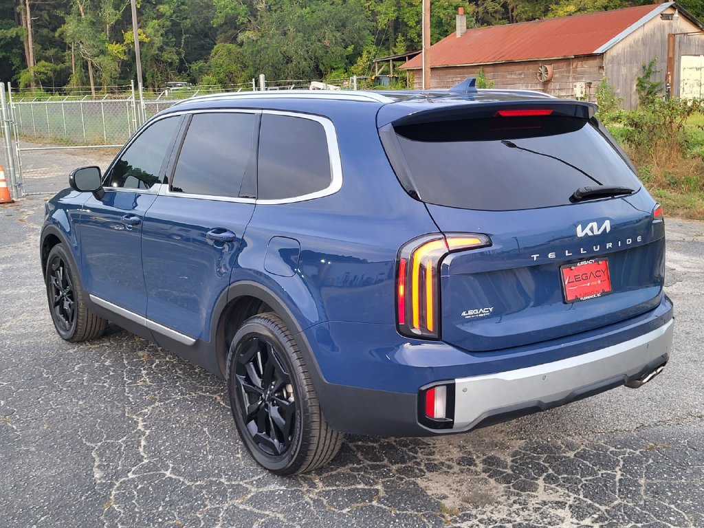 Used 2024 Kia Telluride EX w/ EX Captain's Chair Package FWD image 6