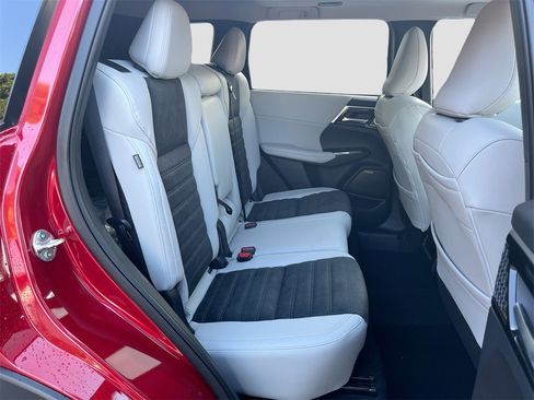 New 2025 Mitsubishi Outlander SE image 29