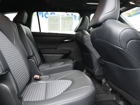 Used 2023 Toyota Highlander XSE AWD/4WD image 10