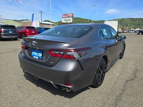 Used 2023 Toyota Camry SE FWD image 5