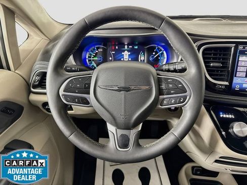 Used 2024 Chrysler Pacifica Limited FWD image 11