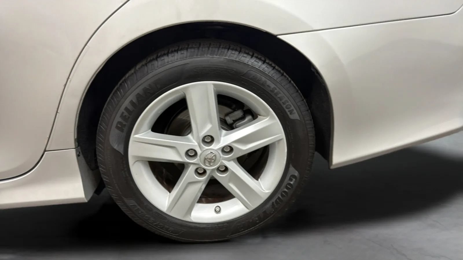 Used 2013 Toyota Camry SE FWD image 25