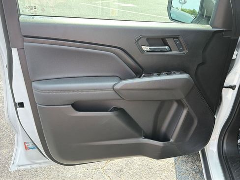 Used 2024 Chevrolet Colorado LT w/ LT Convenience Package RWD image 16