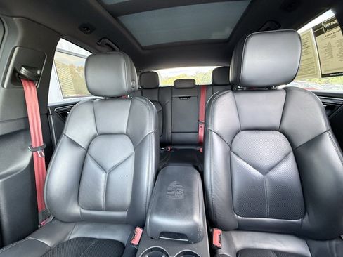 Used 2021 Porsche Macan S image 25