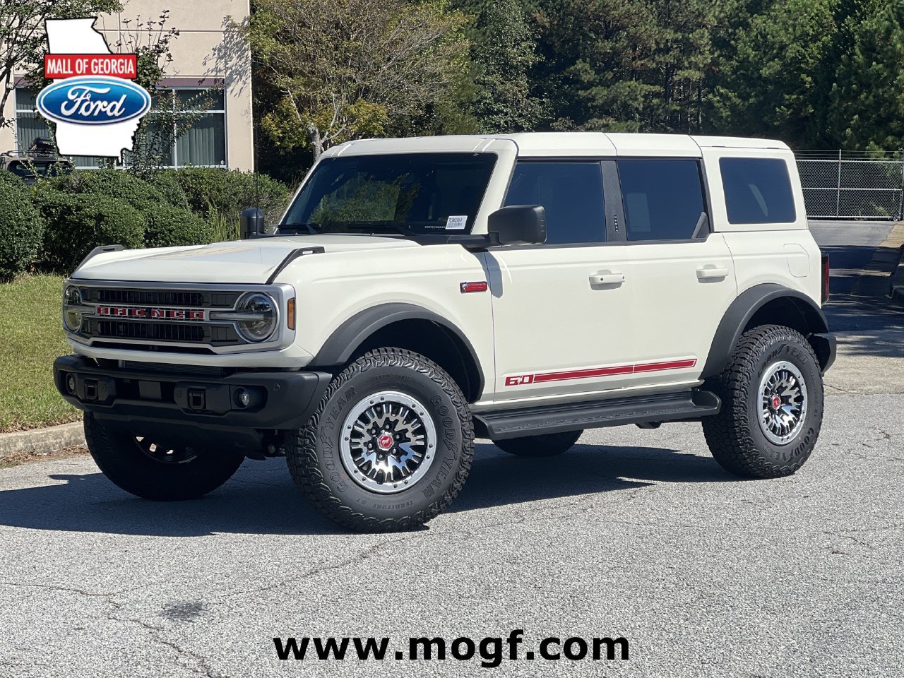 New 2026 Ford Bronco Outer Banks w/ Sasquatch Package AWD/4WD image 1