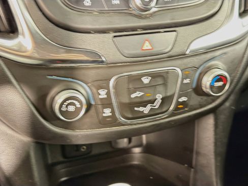 Used 2018 Chevrolet Equinox LT FWD image 23