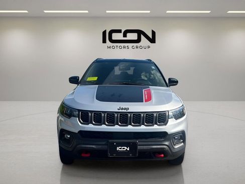 Used 2024 Jeep Compass Trailhawk AWD/4WD image 3