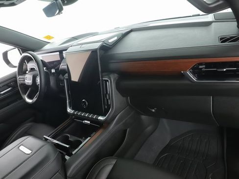 Used 2025 GMC Yukon Denali w/ Denali Reserve Package image 37