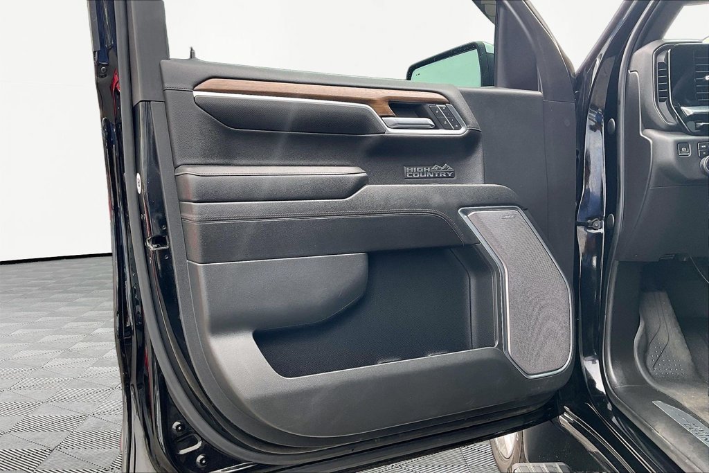 Used 2023 Chevrolet Silverado 1500 High Country w/ High Country Premium Package AWD/4WD image 24