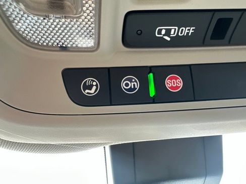 Certified 2024 GMC Terrain Denali w/ Denali Premium Package AWD/4WD image 39
