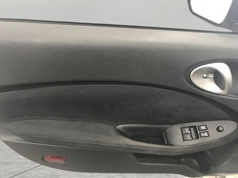 Used 2014 Nissan 370Z Touring w/ Sport Package image 26