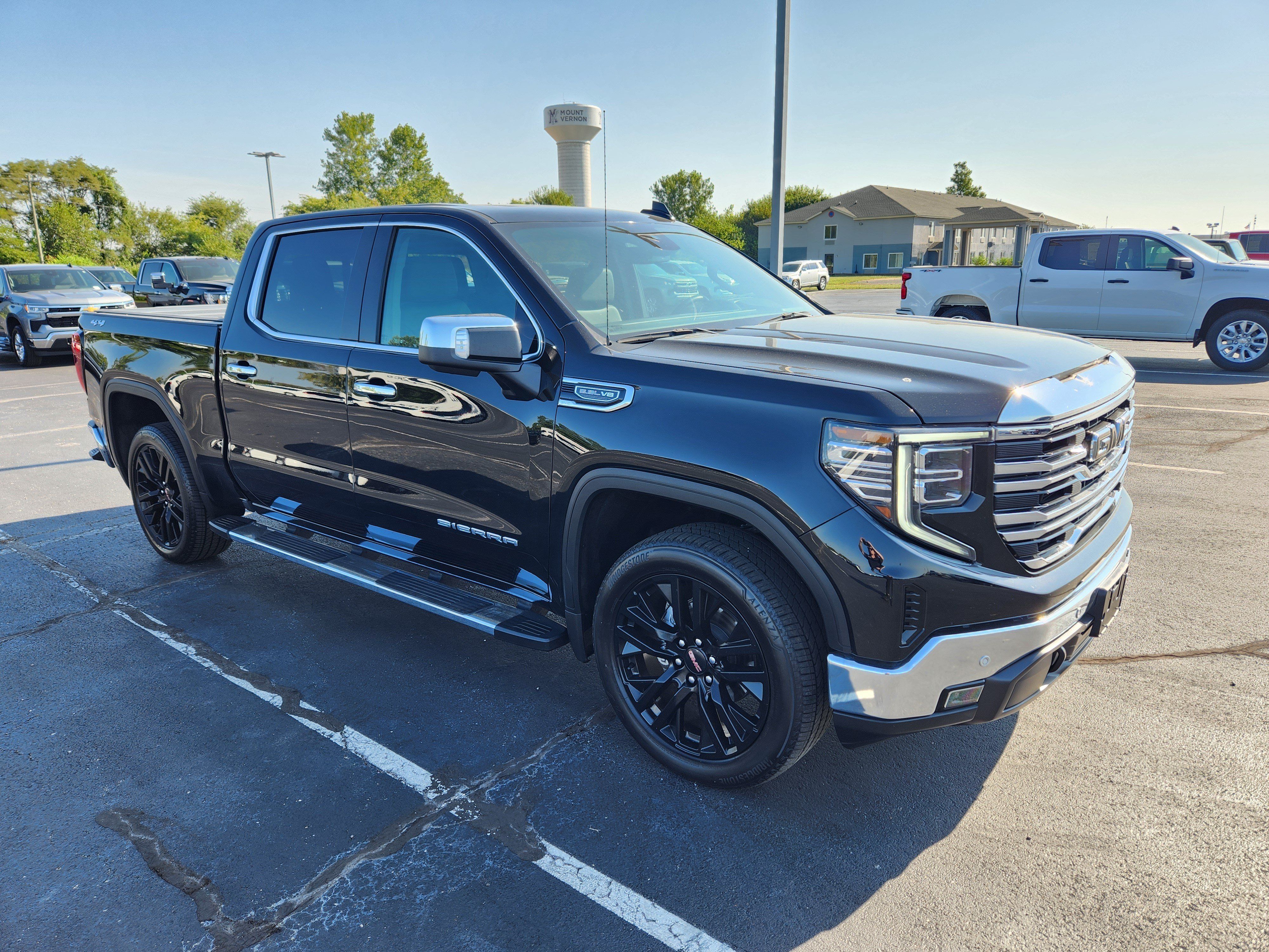 Used 2024 GMC Sierra 1500 SLT w/ SLT Premium Plus Package AWD/4WD image 9