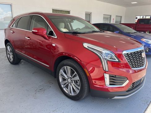 Used 2024 Cadillac XT5 Premium Luxury w/ Technology Package FWD image 5