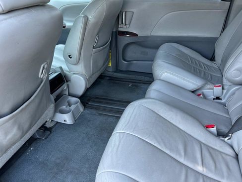 Used 2014 Toyota Sienna XLE FWD image 12