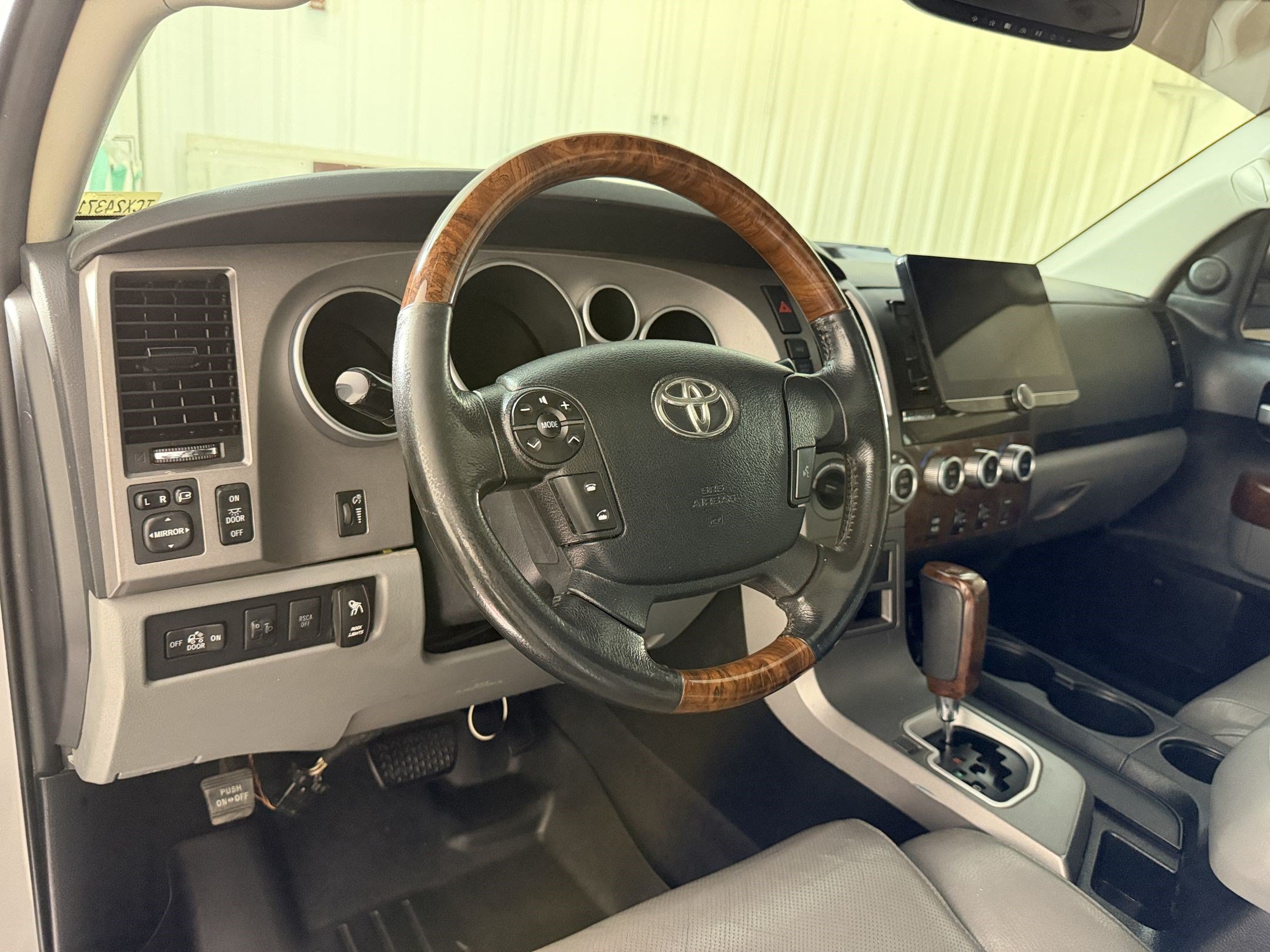 Used 2012 Toyota Tundra Limited w/ Platinum Pkg AWD/4WD image 4
