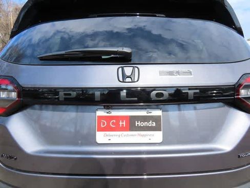 New 2026 Honda Pilot Touring image 7