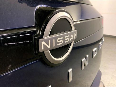 Used 2025 Nissan Pathfinder SV image 30