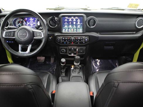 Used 2023 Jeep Wrangler Unlimited Sahara w/ Cold Weather Group AWD/4WD image 18