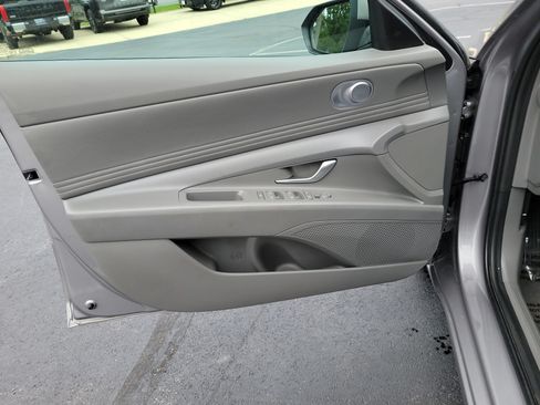 Used 2025 Hyundai Elantra SEL FWD image 16