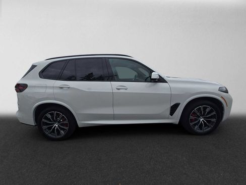 Used 2024 BMW X5 xDrive40i w/ M Sport Package AWD/4WD image 2