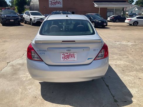 Used 2014 Nissan Versa SV FWD image 4