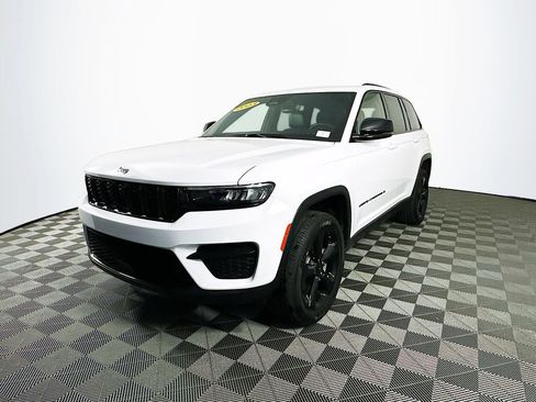 Certified 2023 Jeep Grand Cherokee Altitude image 6