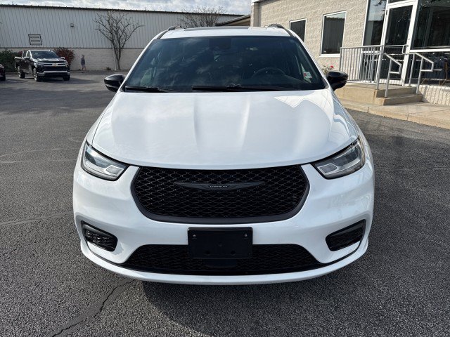Used 2025 Chrysler Pacifica Limited FWD image 8