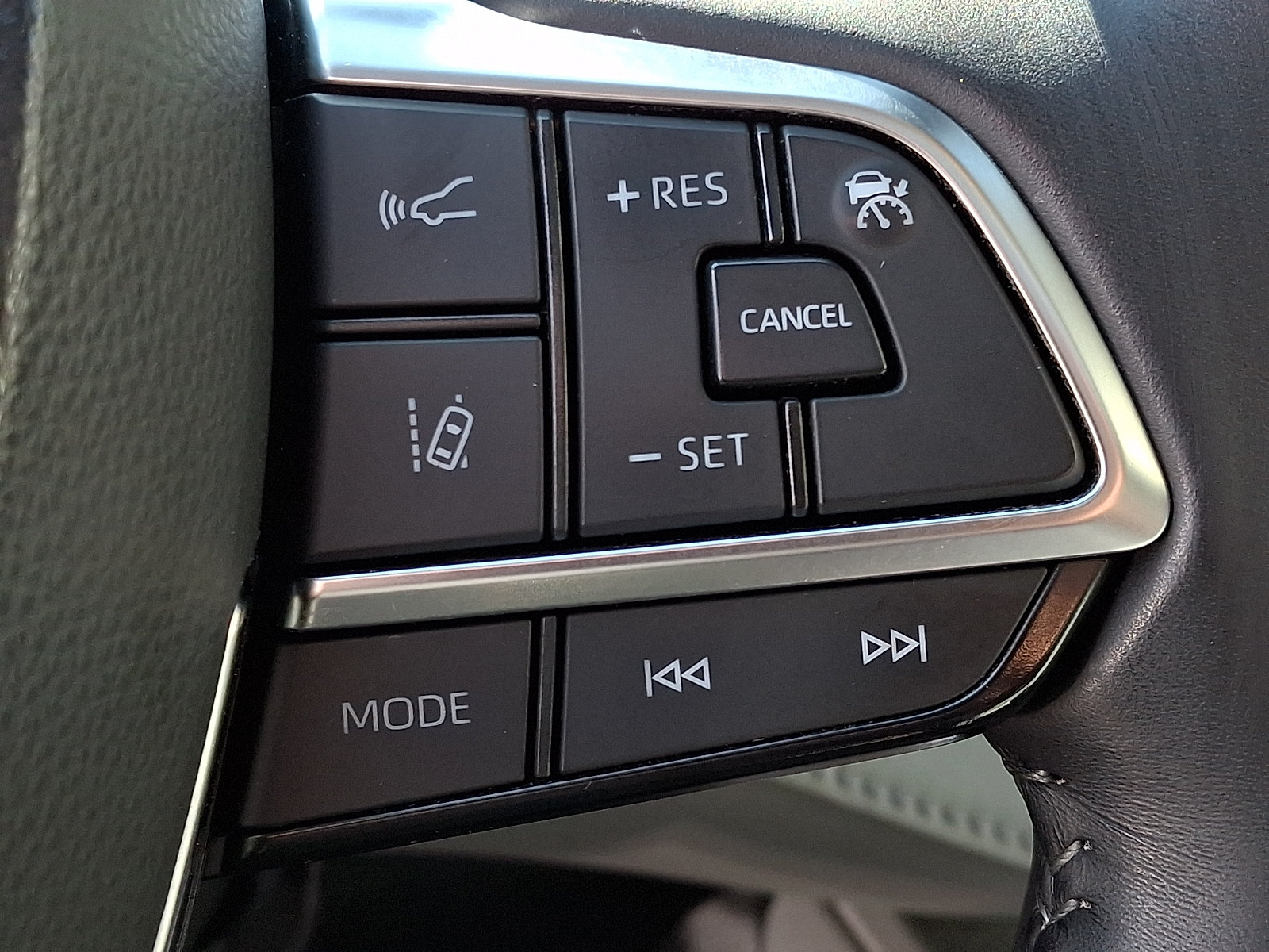 Used 2021 Toyota Highlander XLE AWD/4WD image 22