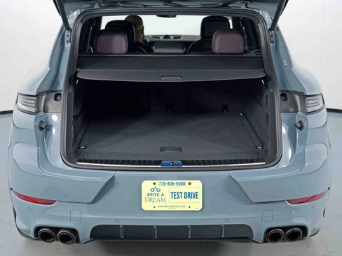 Used 2024 Porsche Cayenne Turbo image 10