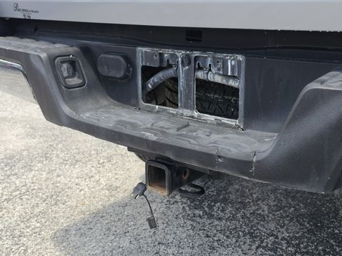 Used 2016 Toyota Tacoma SR5 RWD image 17