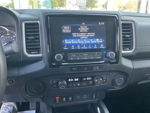 Used 2024 Nissan Frontier SV w/ Technology Package RWD image 27