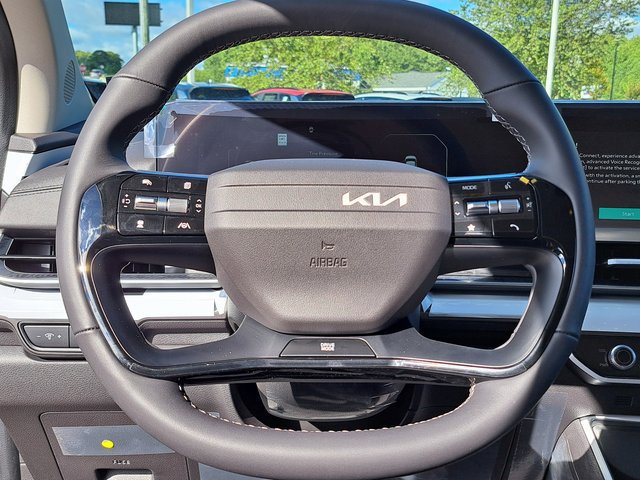 New 2027 Kia Carnival SX w/ Dark Edition Package FWD image 9