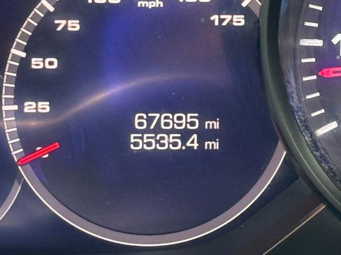 Used 2021 Porsche Cayenne image 36