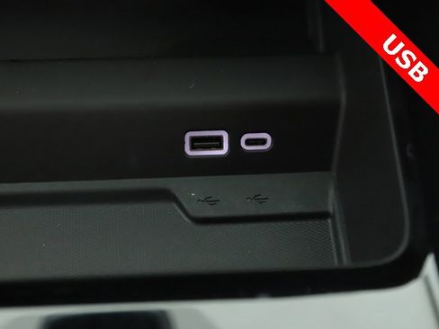 Used 2025 Chevrolet Suburban High Country image 27