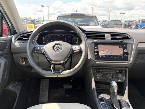 Used 2020 Volkswagen Tiguan SEL AWD/4WD image 12