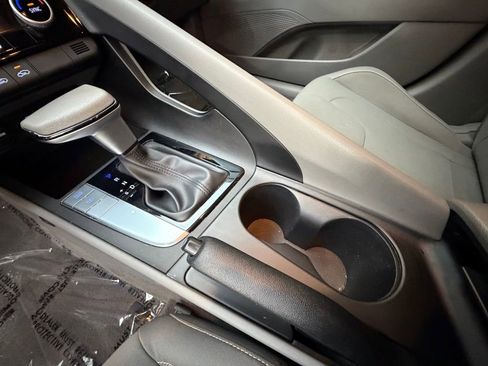 Certified 2023 Hyundai Elantra SEL image 19