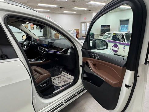 Used 2026 BMW X7 xDrive40i AWD/4WD image 17