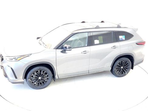 New 2026 Toyota Highlander XSE image 11