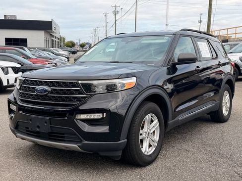 Used 2020 Ford Explorer XLT w/ Equipment Group 202A AWD/4WD image 9