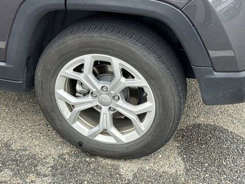 Used 2024 Jeep Compass Latitude AWD/4WD image 4